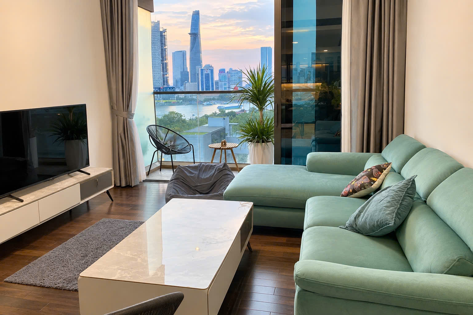 For sale Empire City Cove 2 bedroom apartment fully furnished with river and Bitexco views title available