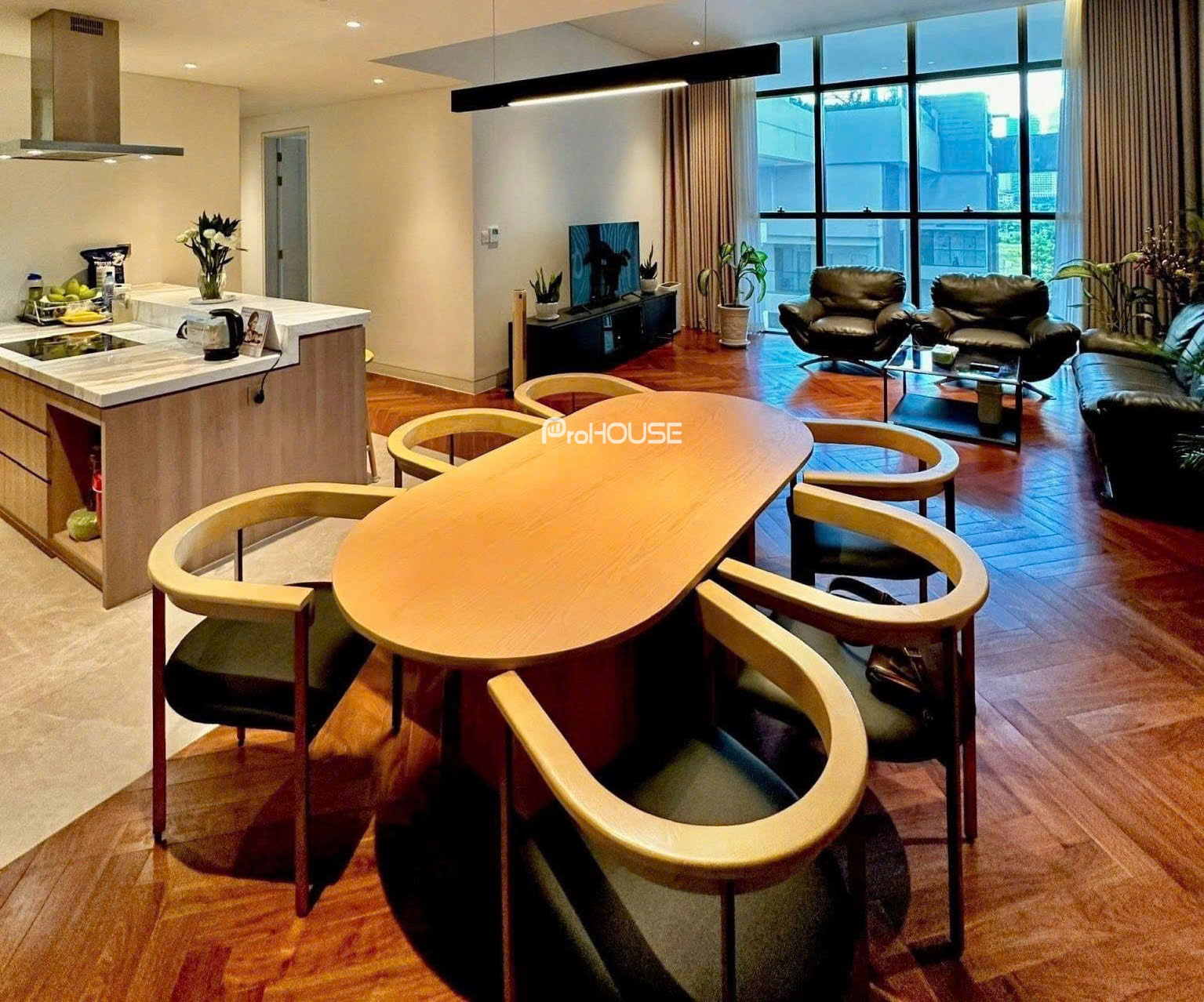 Spacious 3 bedroom apartment in Empire City with luxurious furniture